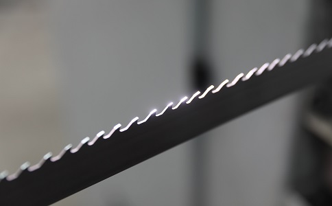 凉山双金属带锯条产生切削噪音的原因具体有哪些？